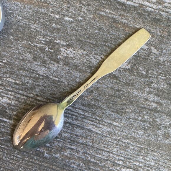 𝅺VINTAGE | 1972 Noel Collector Spoon #3 - Picture 3 of 4